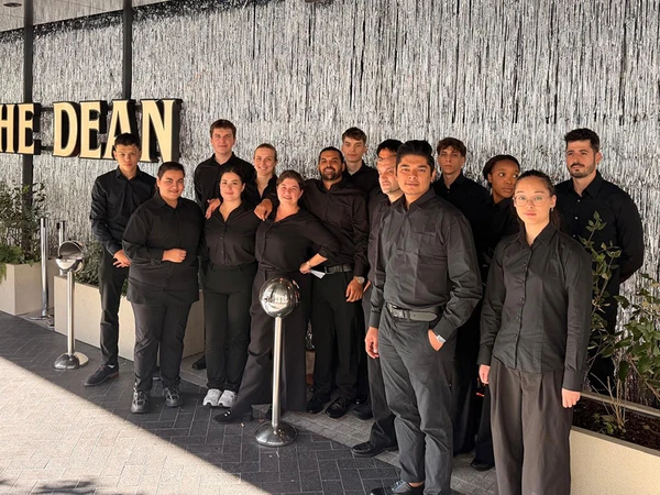 Unser Team vor dem The Dean in München 2026