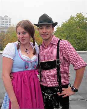 Mann und Frau in Tracht