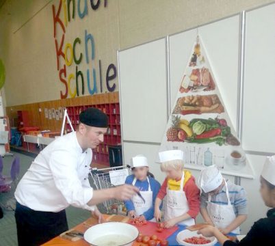 Kinder lernen kochen