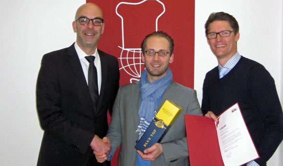 Gratulation (von links): Matthias Recknagel, Oliver Neumann, Holger Kraatz