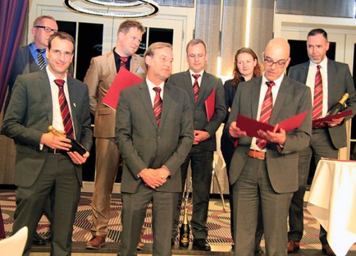 Ehrung für langjährige BUHL-Treue (von links nach rechts): Geschäftsführer Georg Graf, Silvio Bräuer, Klaus Trautmann, Axel Orgeig, Paul Müller, Michael Laudenbach, Sabine Dolata-Fasold, Thorsten Purrucker, Geschäftsführer Matthias Recknagel