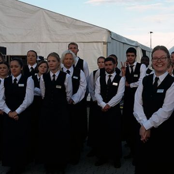 150 Servicekräfte und 80 Küchenmitarbeiter wurden an einem Tag für ein Firmenjubiläum und ein Oktoberfest in Bielefeld gebraucht