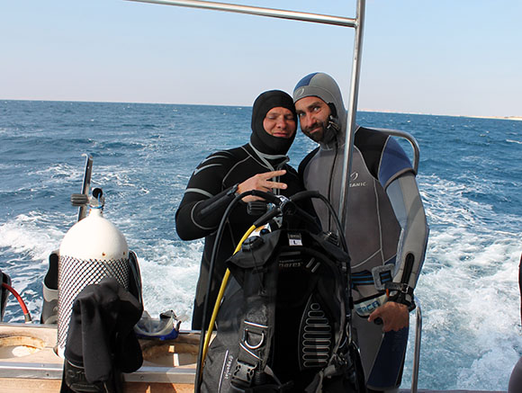 BUHL-Niederlassungsleiter Markus Gremminger (l.) bei den Vorbereitungen eines „Drifttauchganges“ vor Ägypten