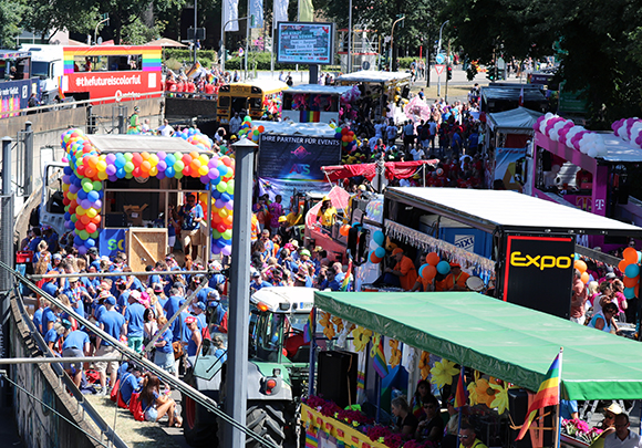 CSD: 166 Gruppen zogen von der Deutzer Brücke durch die Innenstadt zum Dom