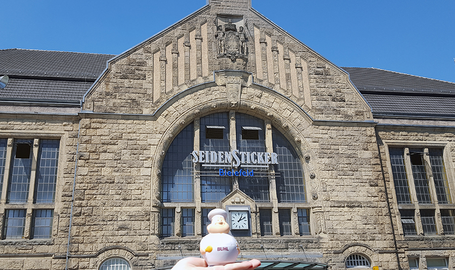 Bert am Bielefelder Bahnhof