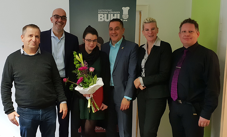 Das Team aus Bonn (v.l.n.r.): Frank Pfister (Fachbereichsleiter Küche), Matthias Recknagel (Geschäftsführer Operative), Natalie Lampke, Daniel Habibi-Naini (Regionalleiter), Pia Leitner (Projektleiterin Vertrieb) und Tim Krauser (Vertriebsassistent)