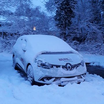 BUHL-Auto verschneit