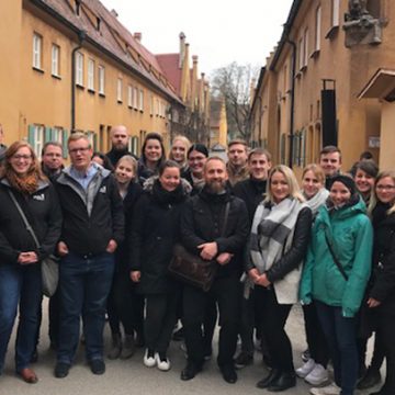 Gruppenbild mit Dame in der Fuggerei