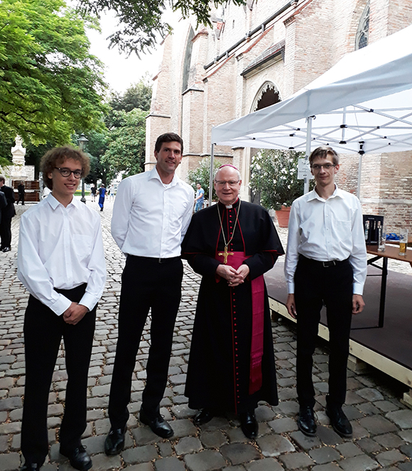 Der Augsburger Bischof Konrad Zdarsa ging in Ruhestand.