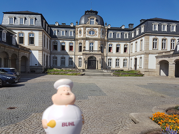 In Offenbach, dem Sitz des Deutschen Wetterdienstes, lernte Bert alles über das Wetter. 