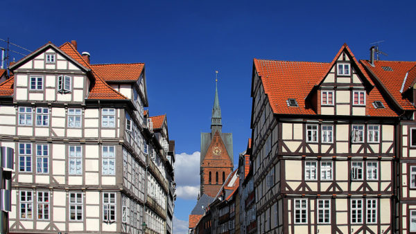 Fachwerkhäuser in der Altstadt mit der Marktkirche